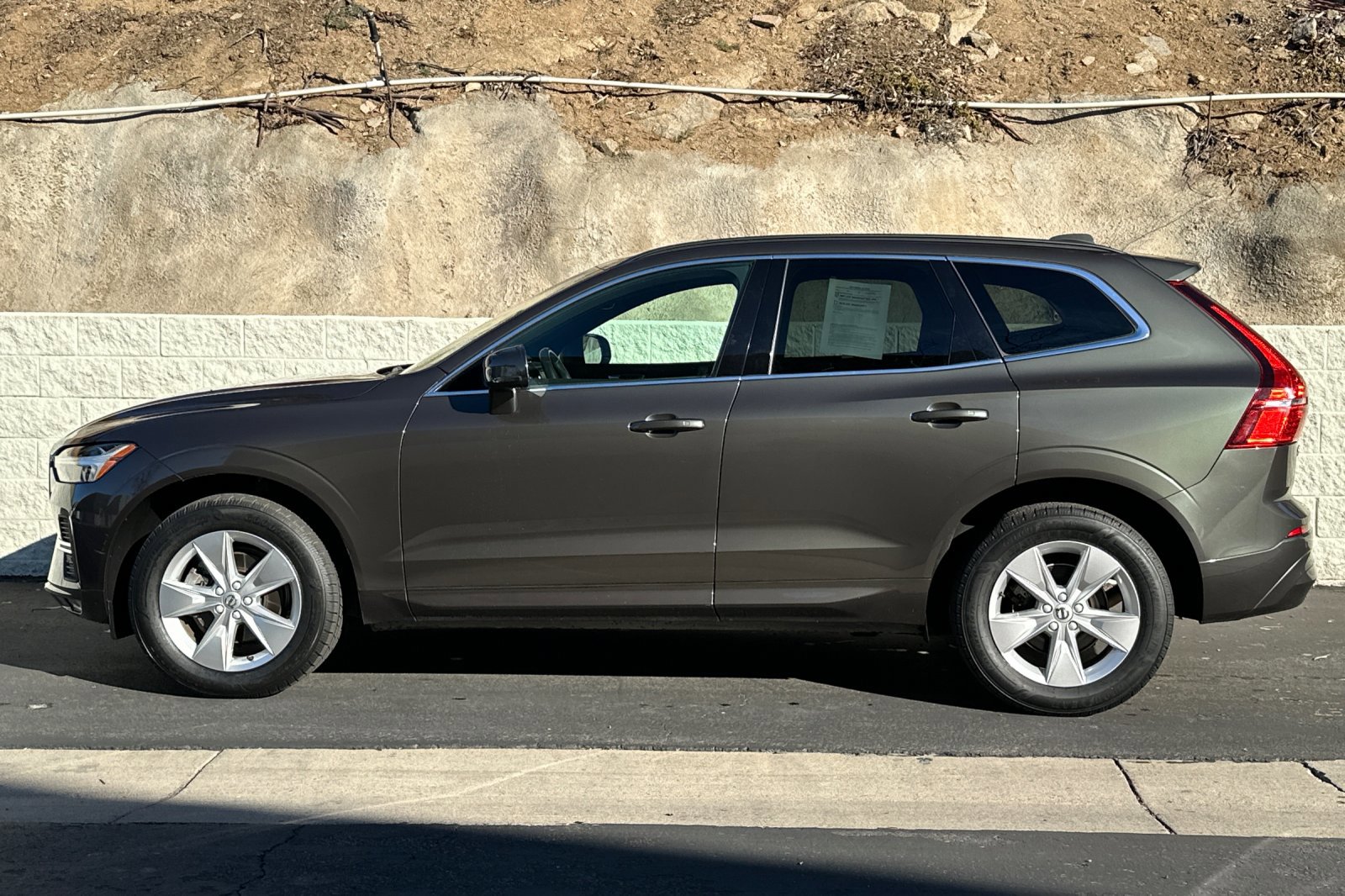 Certified 2022 Volvo XC60 B5 Momentum image 8