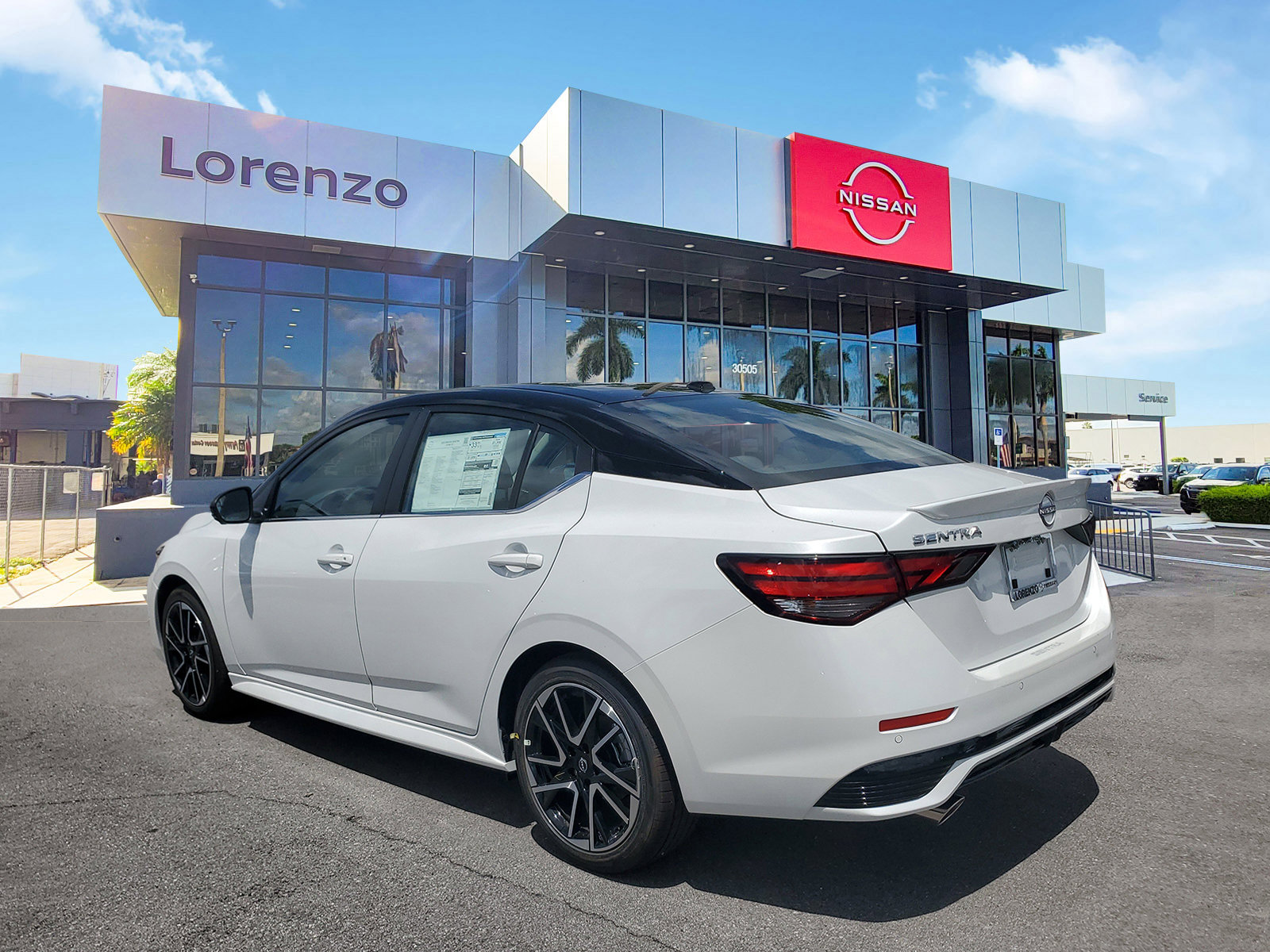Used 2025 Nissan Sentra SR w/ SR Premium Package FWD image 6