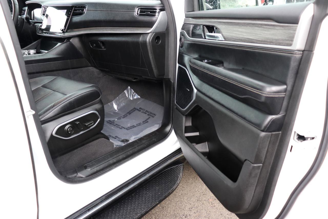 Used 2024 Jeep Wagoneer Series II w/ Flexible Seating Group AWD/4WD image 17