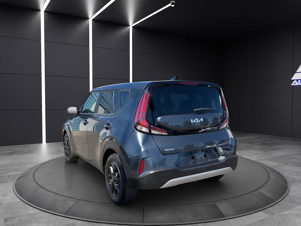 Used 2023 Kia Soul LX w/ Option Group 015 FWD image 4