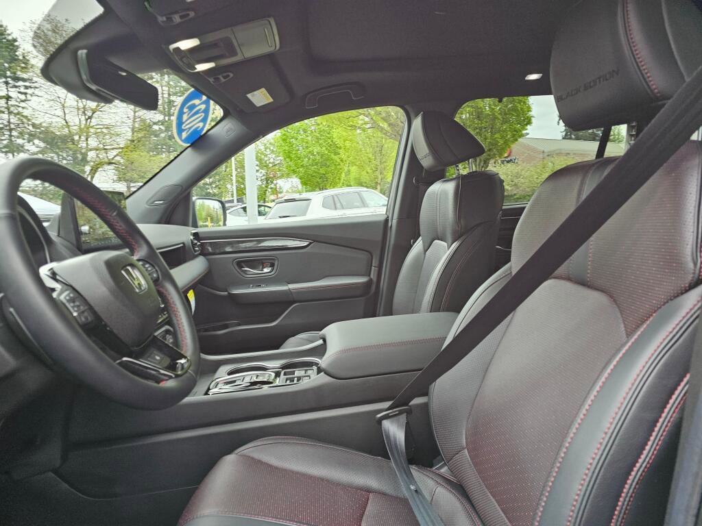 Used 2025 Honda Pilot Black Edition image 21