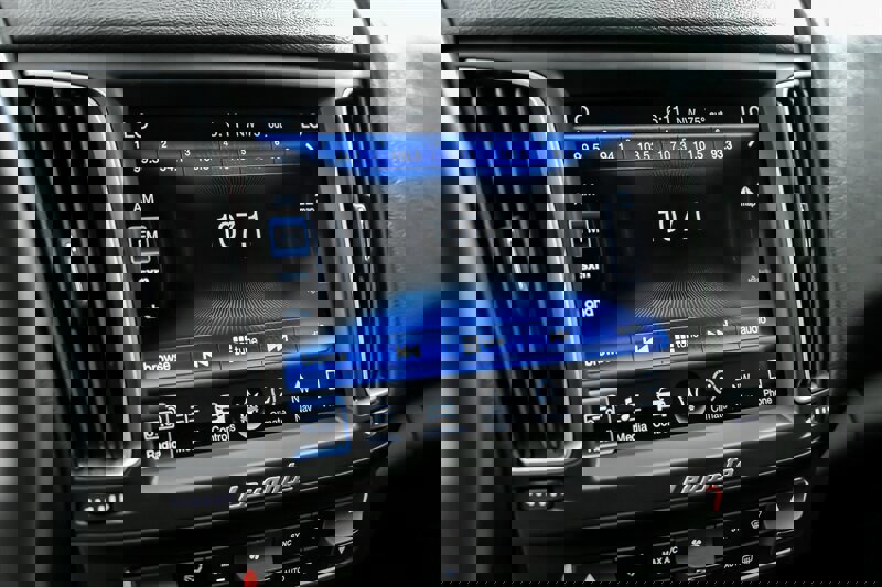 Used 2018 Maserati Levante image 28