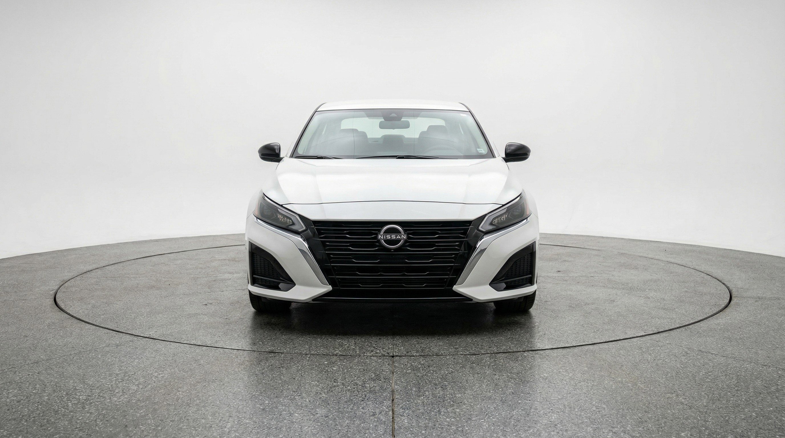 Used 2025 Nissan Altima 2.5 SV FWD image 2