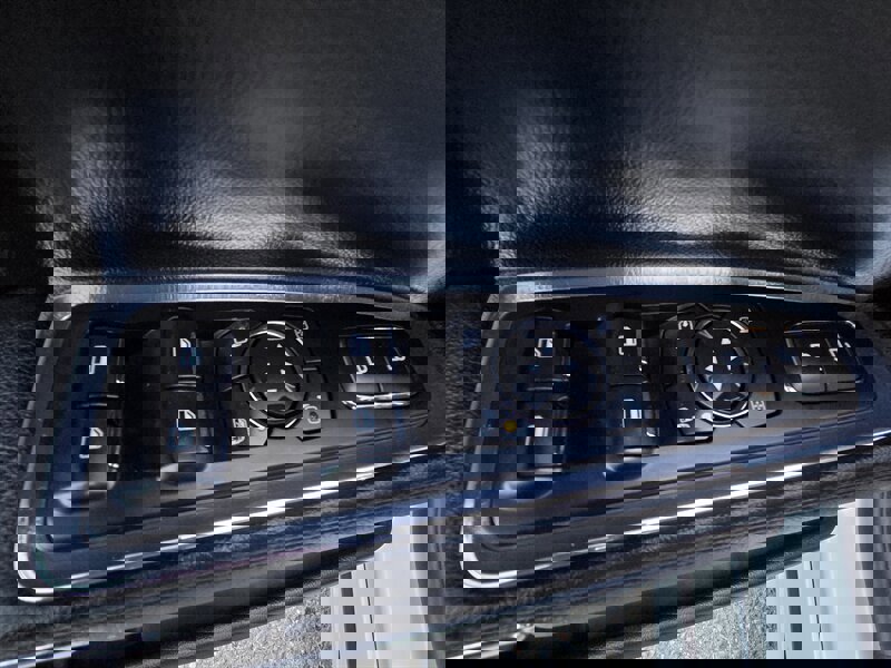 Used 2019 Lincoln Continental Select image 17