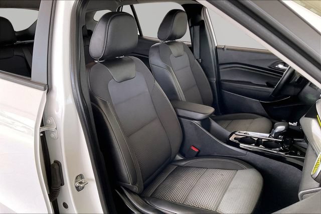 Used 2024 Chevrolet Trax LT w/ Sunroof Package FWD image 20