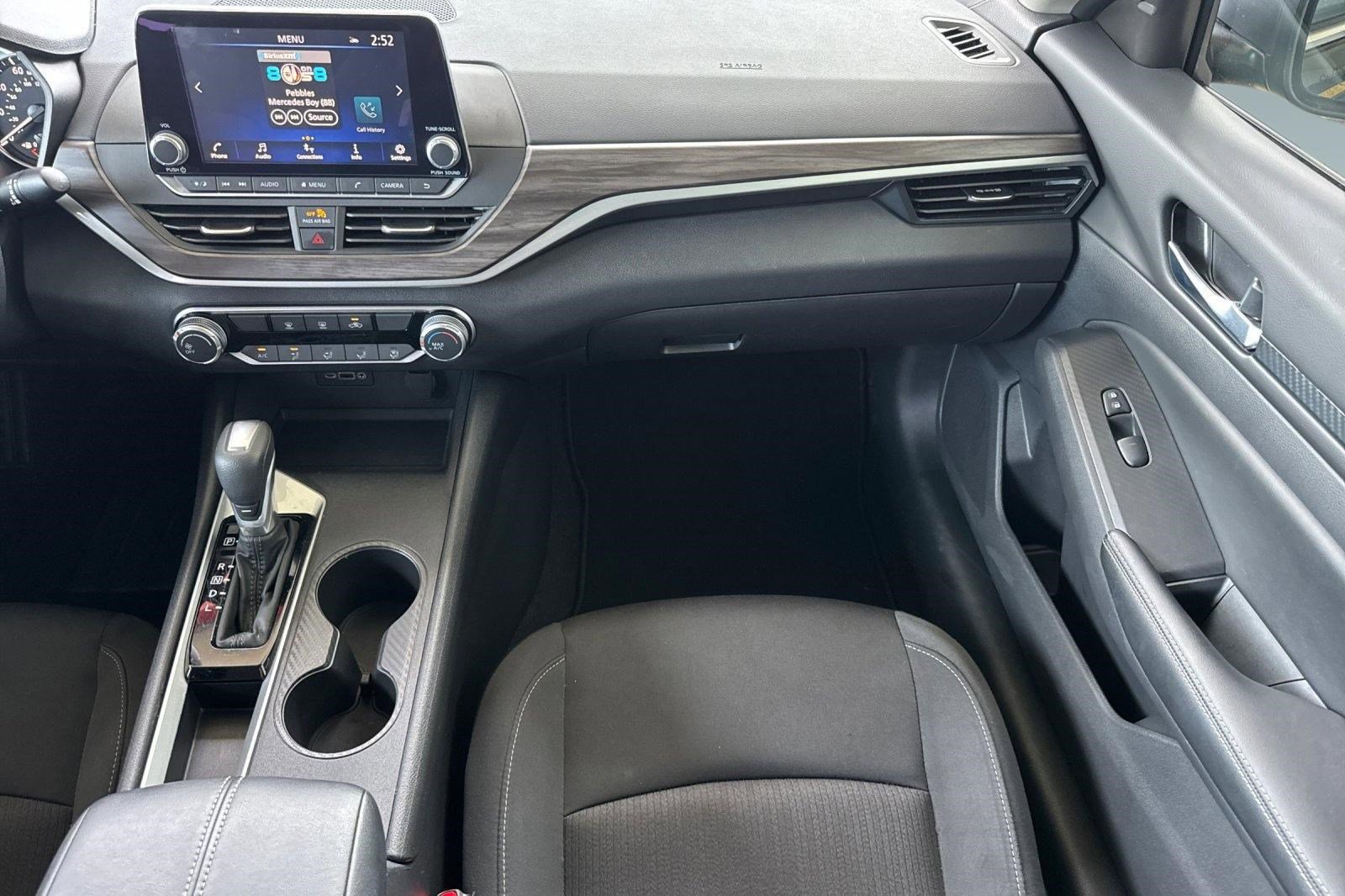 Used 2025 Nissan Altima 2.5 SV image 28