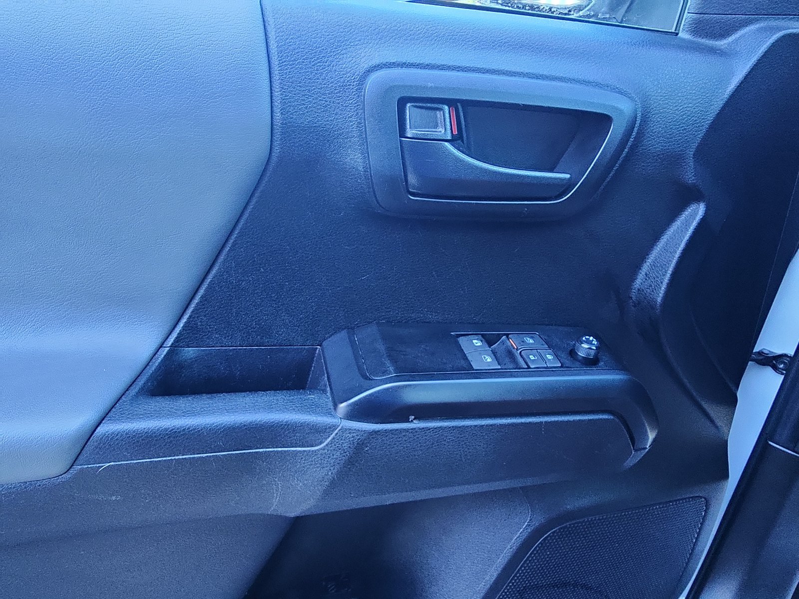 Used 2023 Toyota Tacoma SR RWD image 18