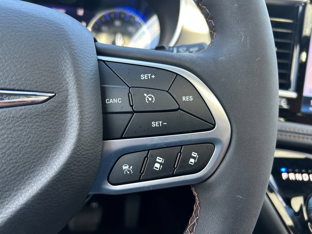New 2025 Chrysler Pacifica Pinnacle w/ Trailer Tow Group AWD/4WD image 16