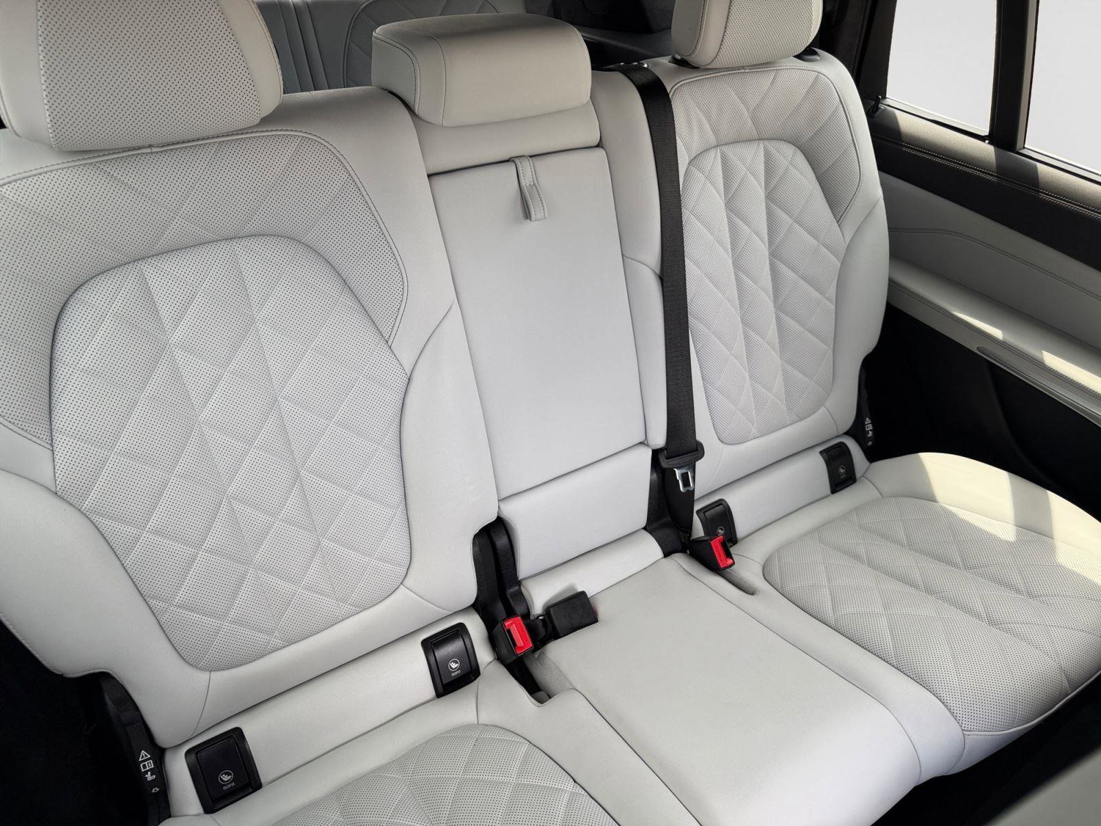 Used 2023 BMW X7 xDrive40i w/ Executive Package image 18