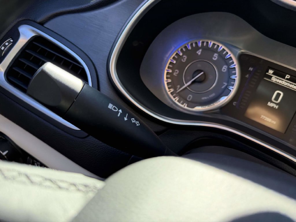 Used 2015 Chrysler 200 Limited w/ Convenience Group FWD image 30