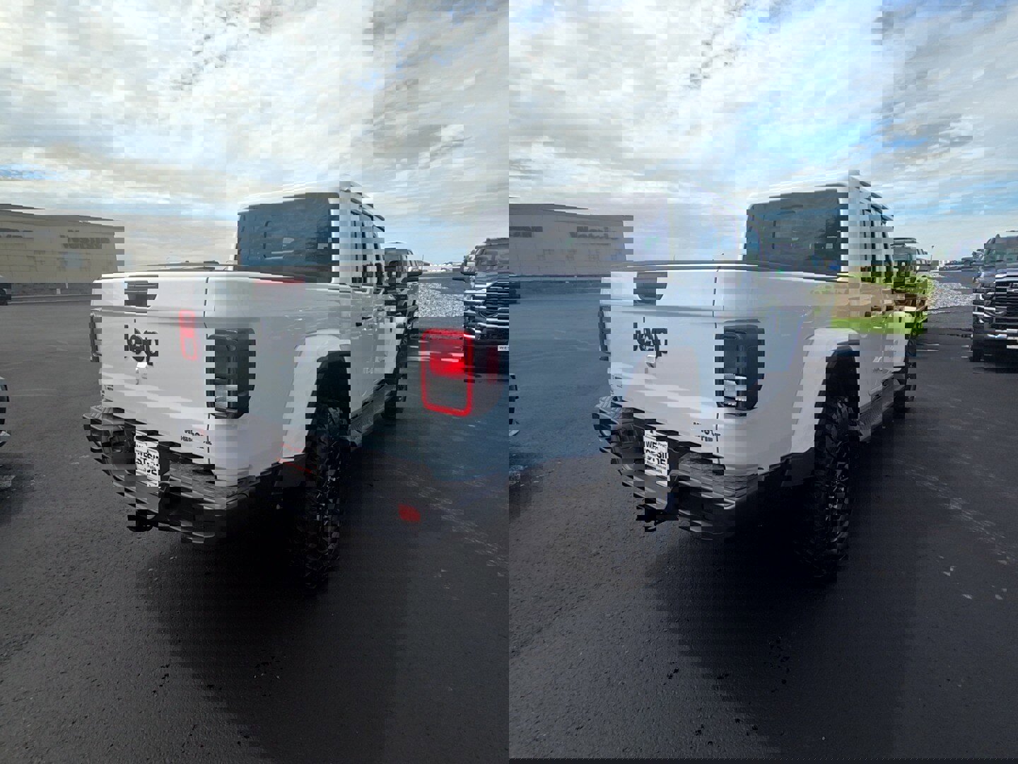 New 2025 Jeep Gladiator Sport image 5