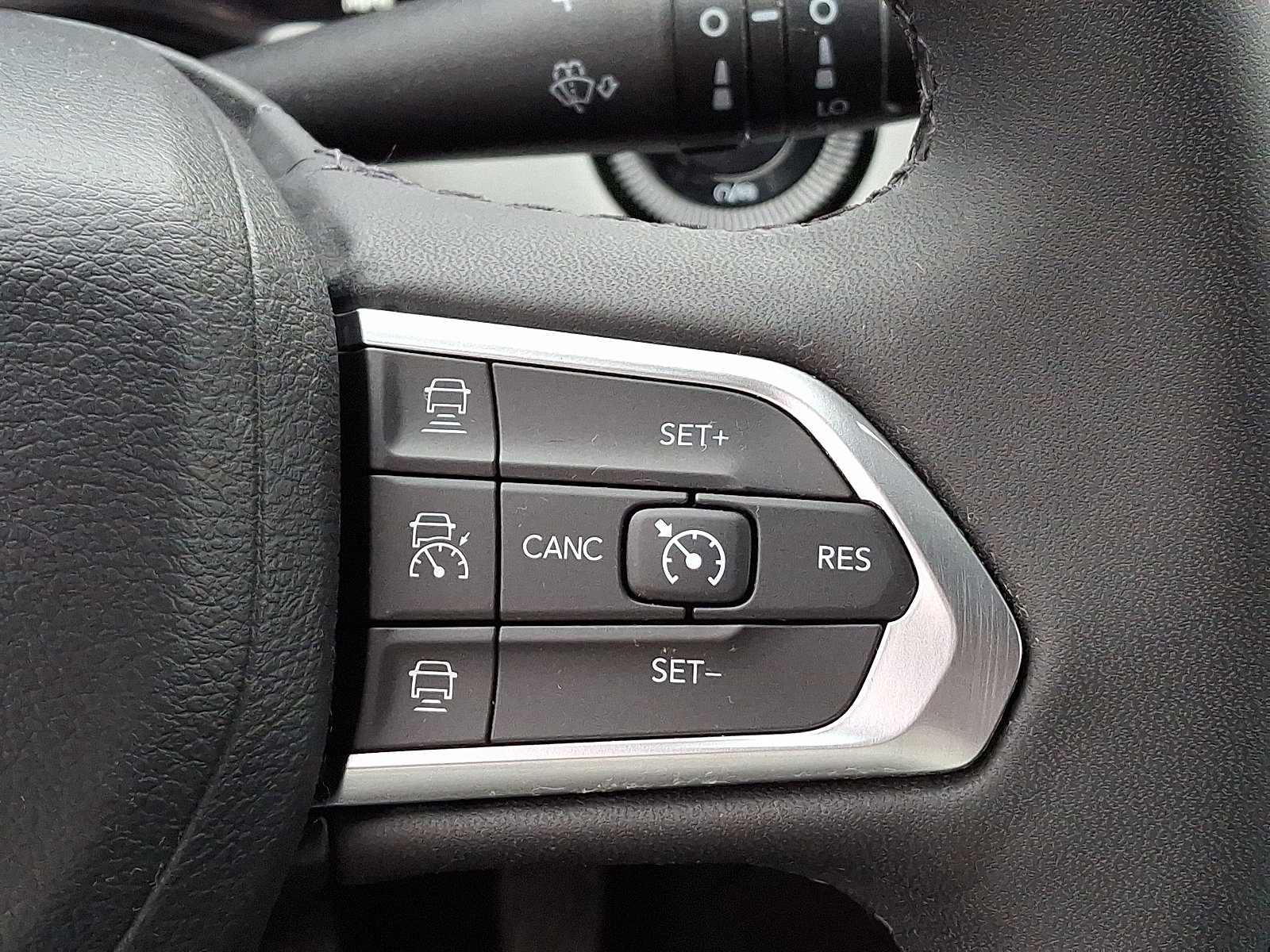Used 2023 Jeep Compass Limited image 22