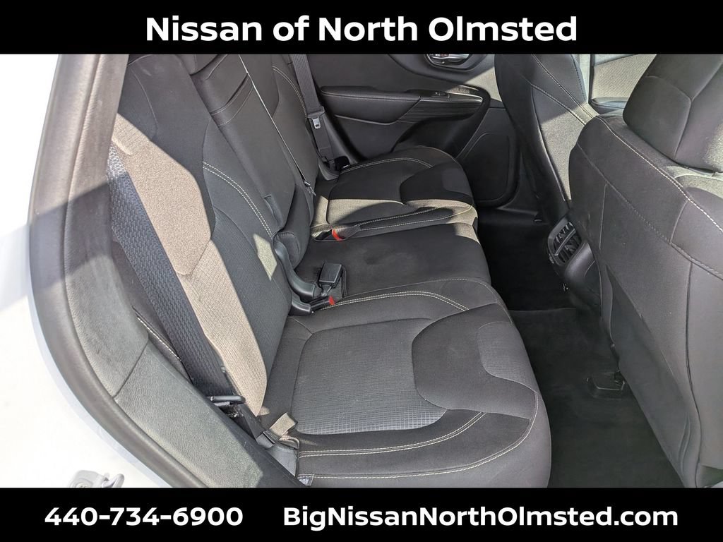 Used 2015 Jeep Cherokee Latitude w/ Cold Weather Group FWD image 25