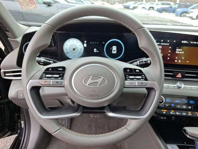 Used 2025 Hyundai Elantra SEL image 20