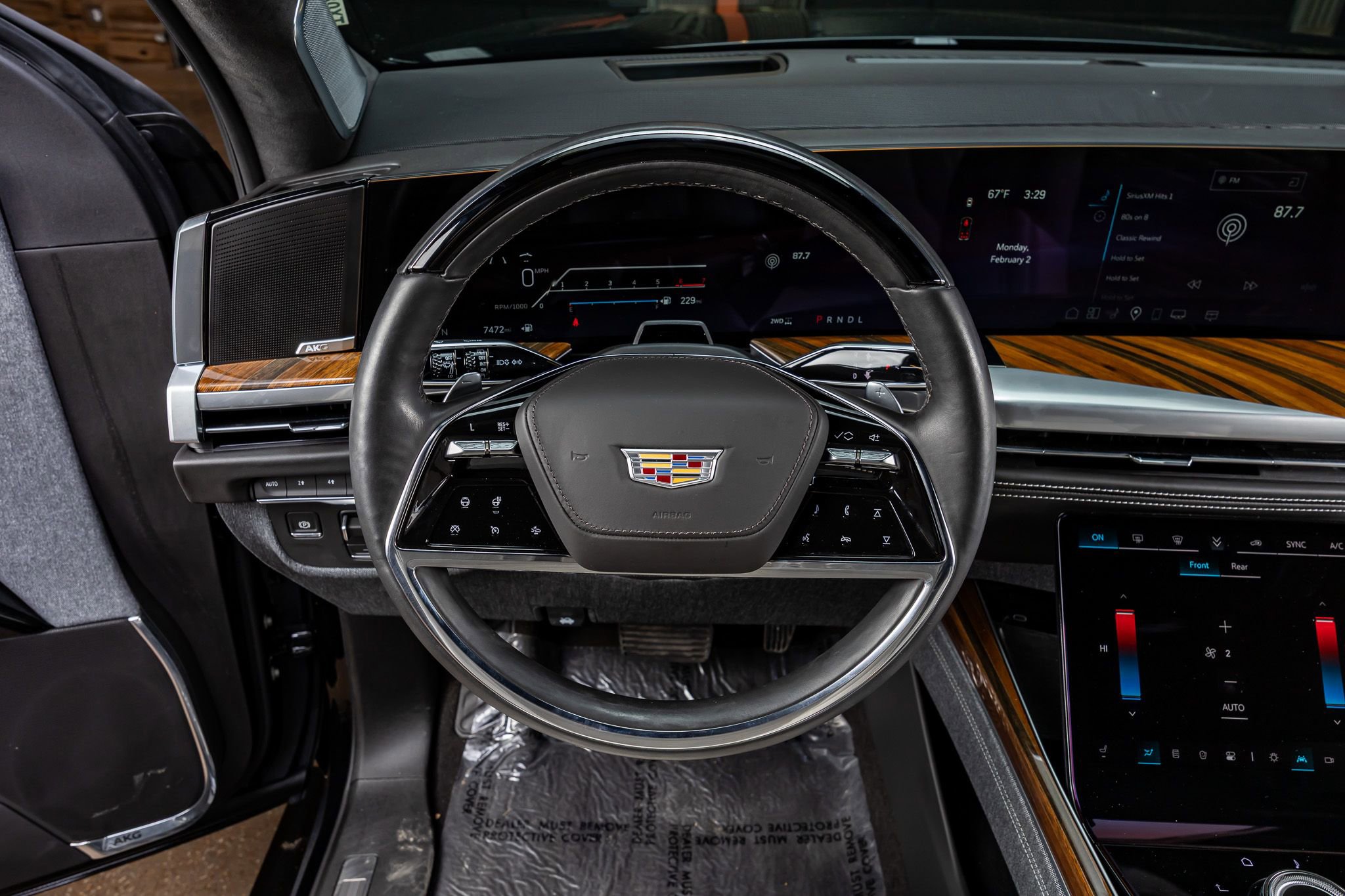 Used 2025 Cadillac Escalade ESV Sport Platinum w/ LPO, ONYX Package image 19