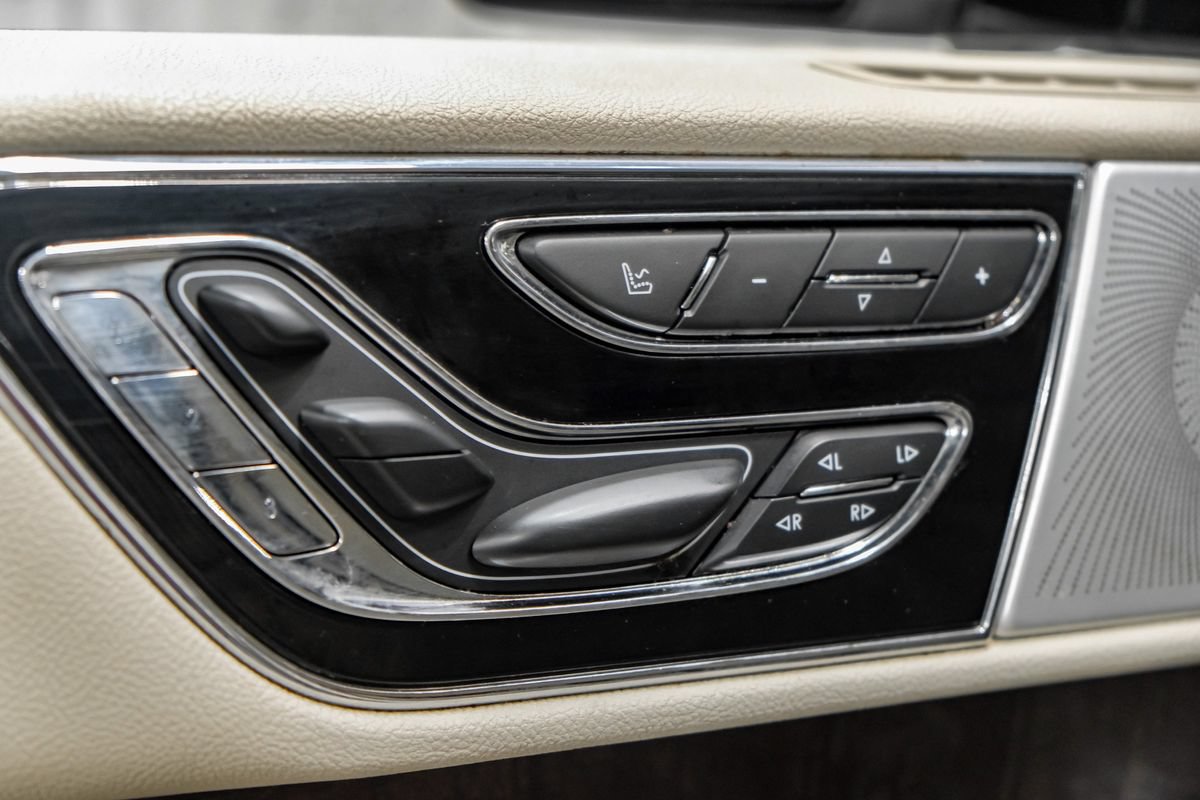 Used 2020 Lincoln Navigator L Reserve w/ Luxury Package RWD image 46