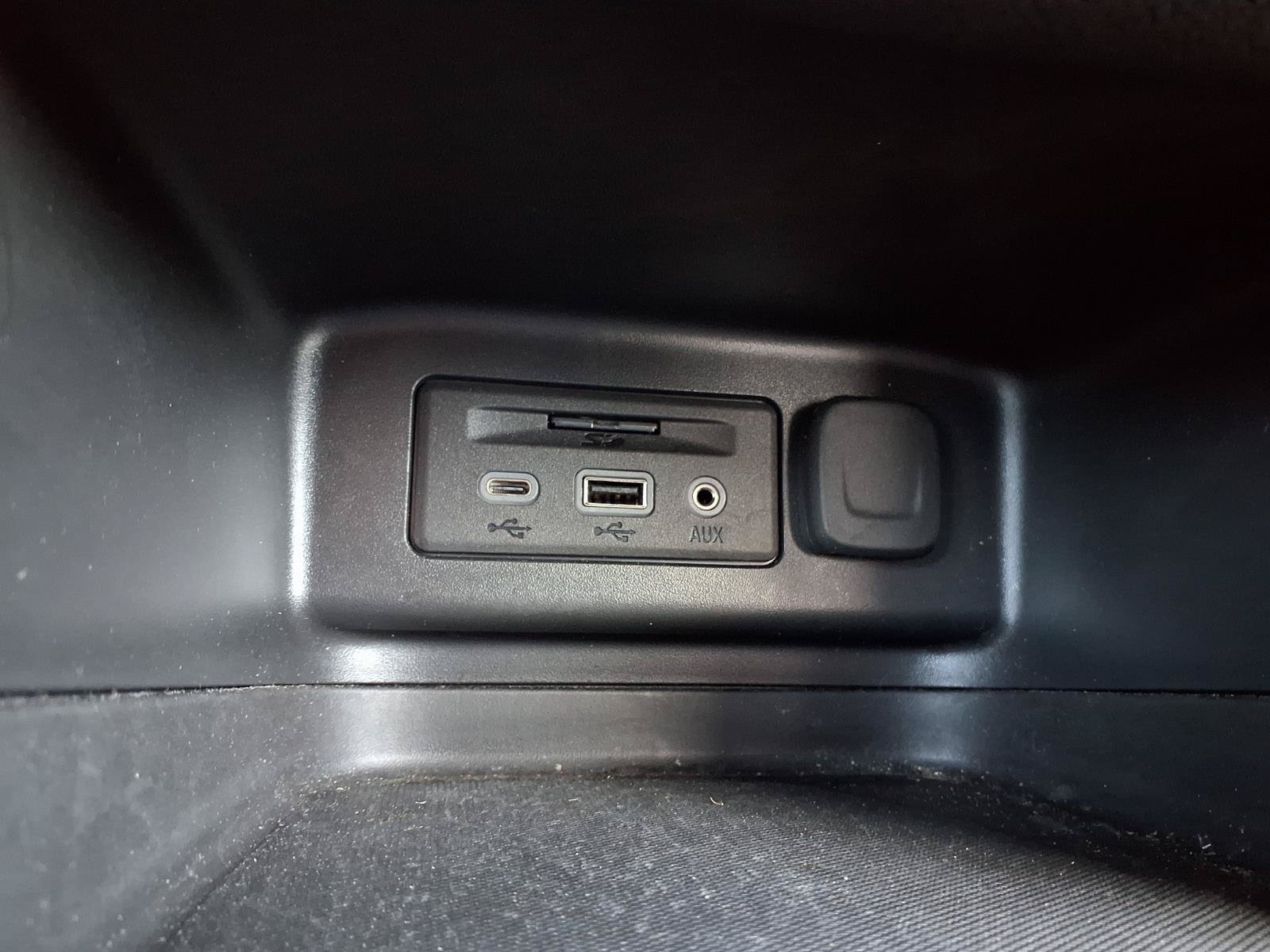 Used 2022 Chevrolet Equinox RS w/ RS Leather Package FWD image 10