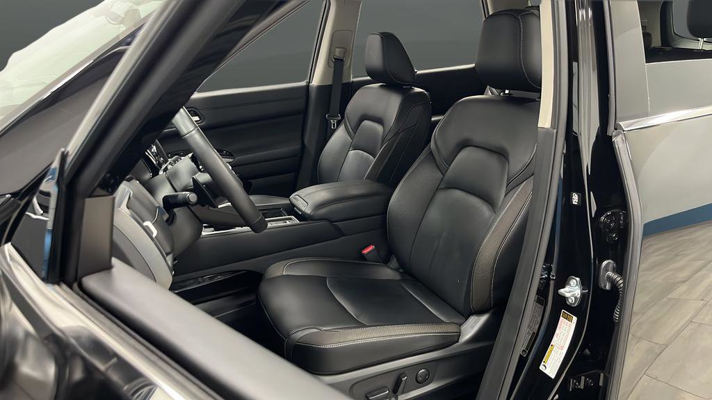 Used 2025 Nissan Pathfinder SL w/ Black Appearance Package FWD image 9