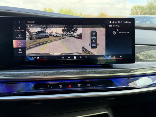 Certified 2024 BMW i7 xDrive60 w/ Premium Package image 20