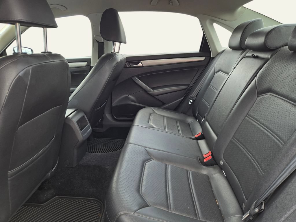Used 2015 Volkswagen Passat 1.8T Wolfsburg Edition FWD image 11