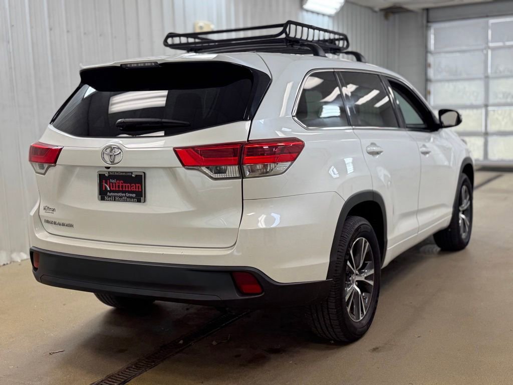 Used 2018 Toyota Highlander LE FWD image 5