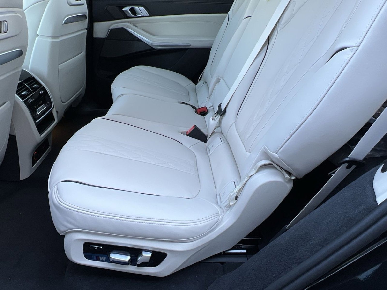 Used 2025 BMW X7 M60i image 22