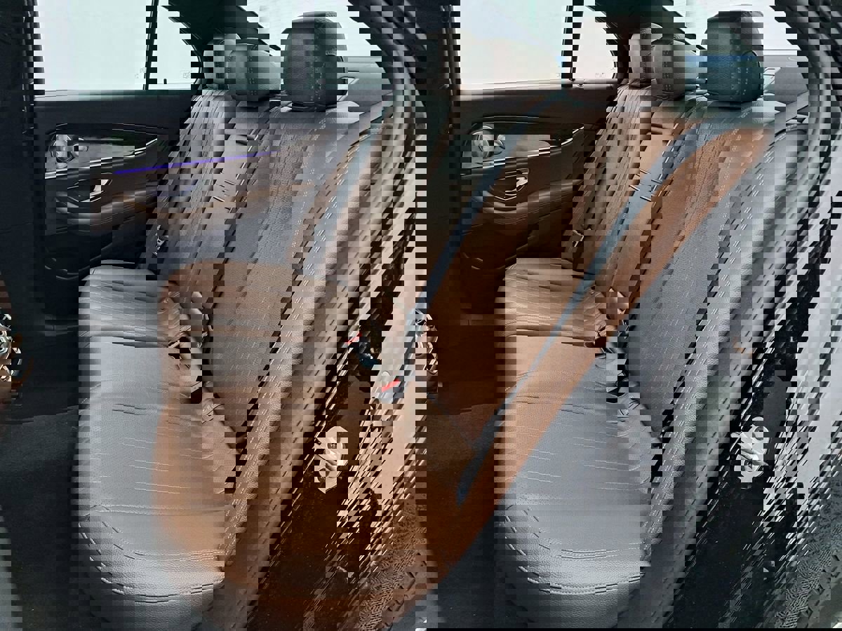 Used 2018 Mercedes-Benz E 400 4MATIC Sedan image 38