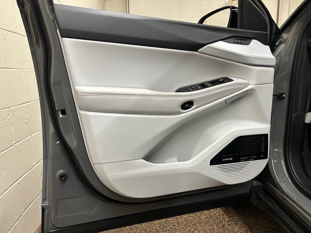 New 2026 Jeep Cherokee Overland w/ Advanced Pro Tech Group AWD/4WD image 13