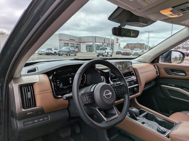 Used 2025 Nissan Pathfinder Platinum w/ Cargo Package image 9