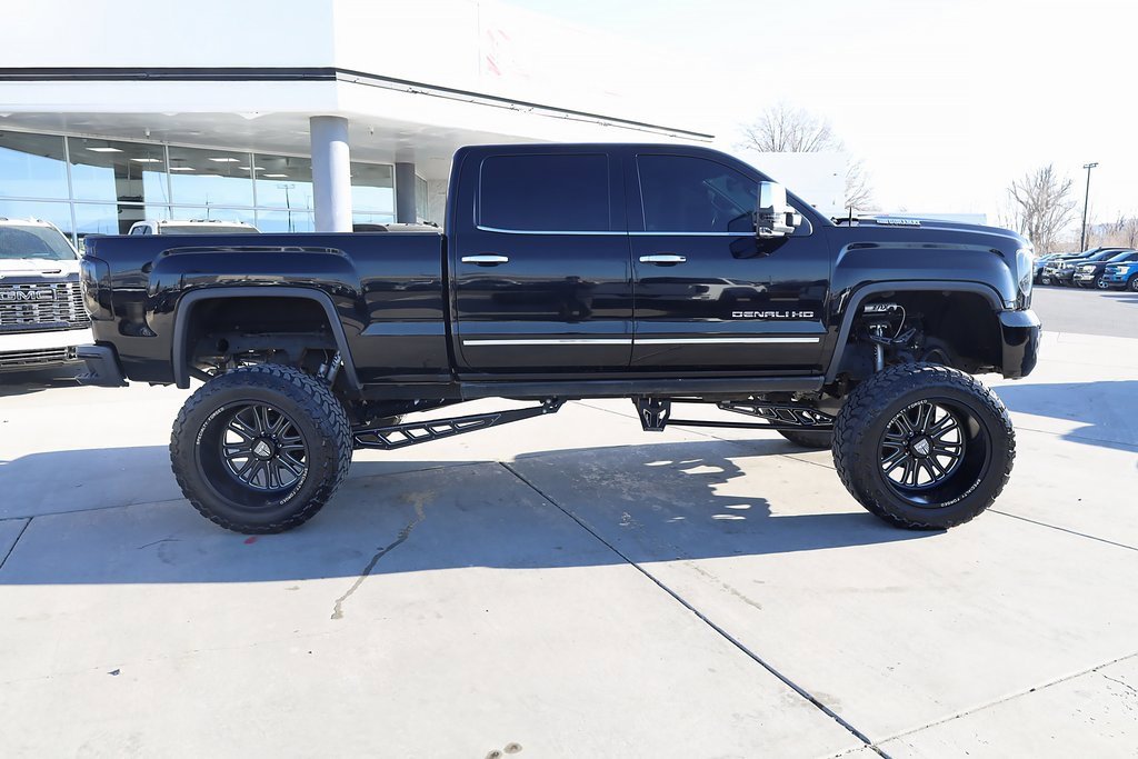 Used 2018 GMC Sierra 2500 Denali w/ Duramax Plus Package image 7