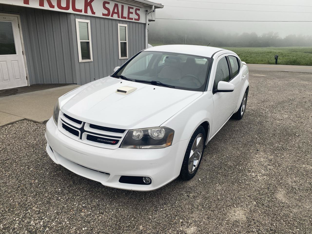 Used 2013 Dodge Avenger SXT w/ Rallye Appearance Group FWD image 3