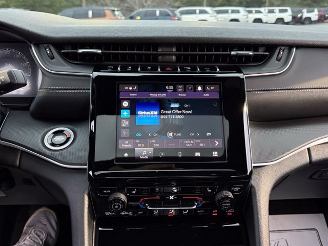 Used 2025 Jeep Grand Cherokee L Altitude RWD image 19