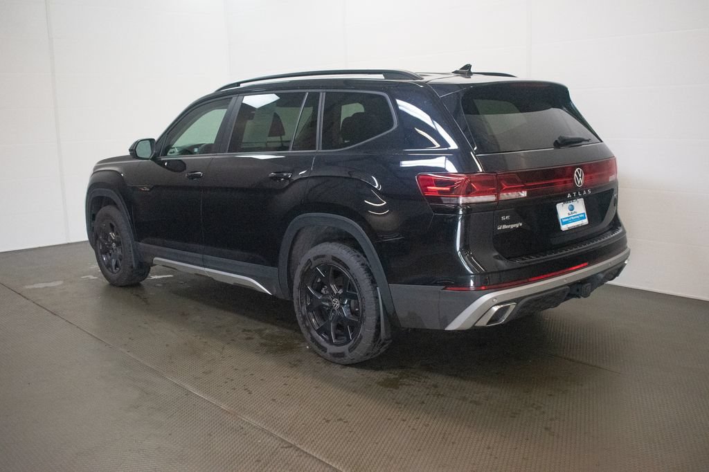 Used 2024 Volkswagen Atlas Peak Edition SE AWD/4WD image 6