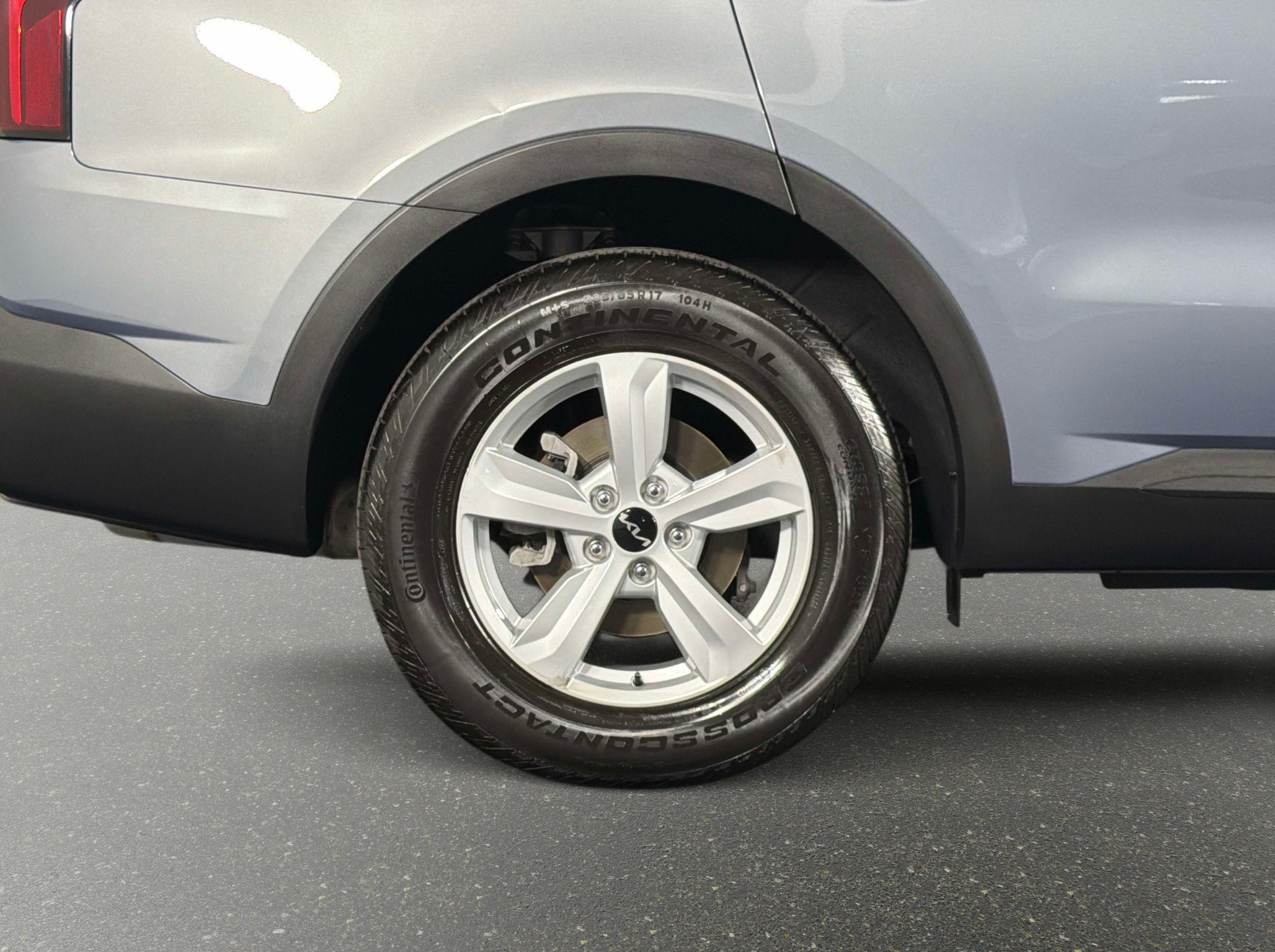 Used 2023 Kia Sorento LX FWD image 5