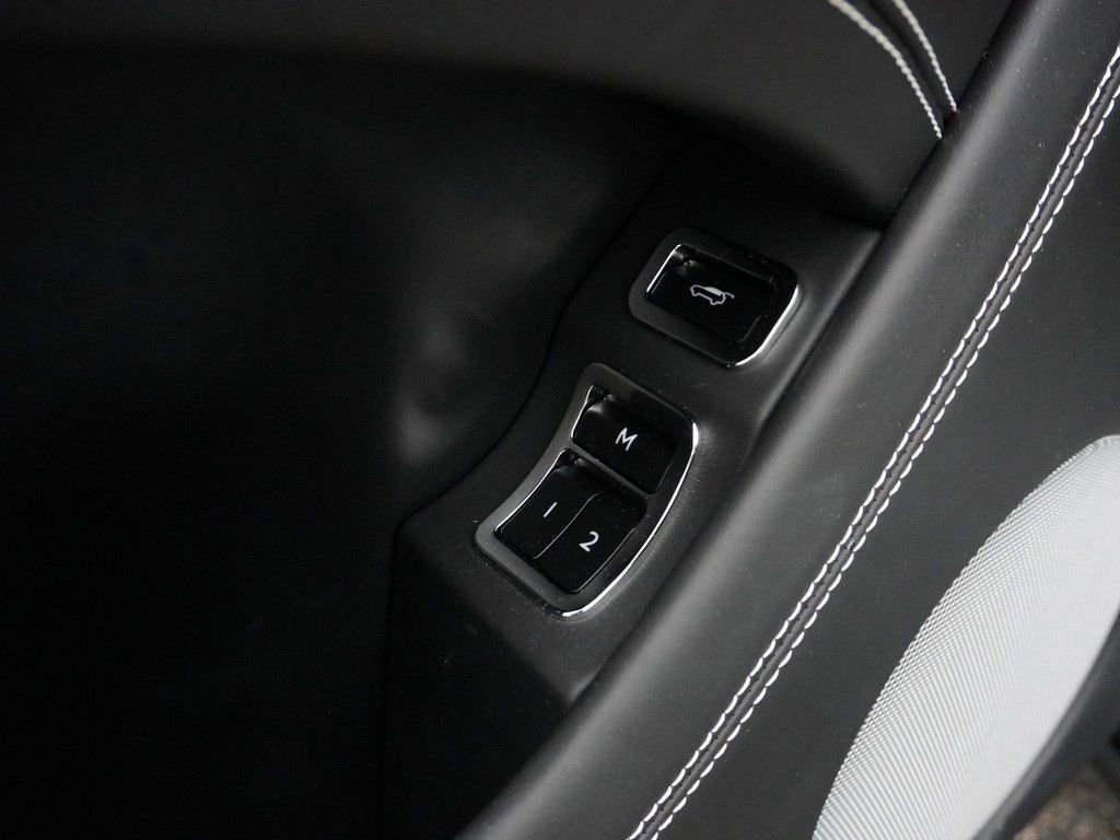 Used 2019 Bentley Bentayga image 41