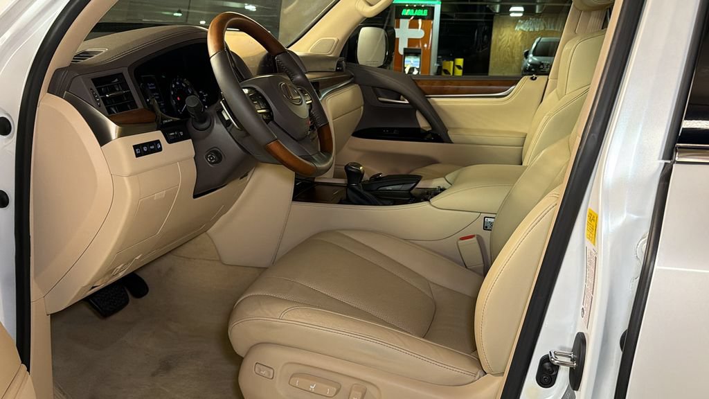 Used 2021 Lexus LX 570 4WD w/ Luxury Package image 23