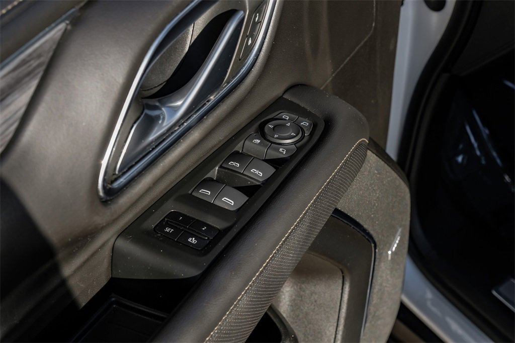 Used 2022 GMC Yukon XL SLT image 46