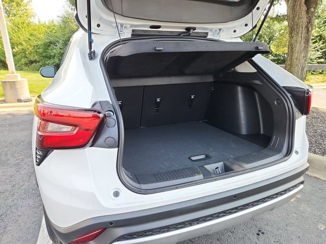 New 2026 Chevrolet Trax LT w/ Sunroof Package FWD image 19
