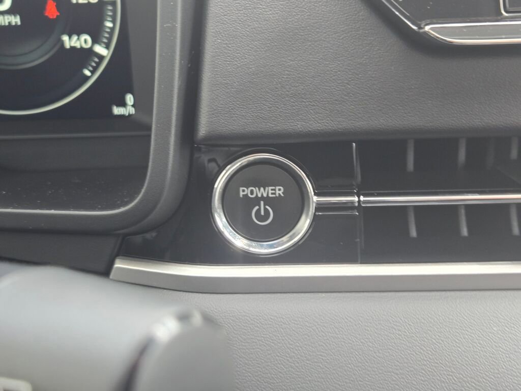 New 2025 Mitsubishi Outlander SEL image 24