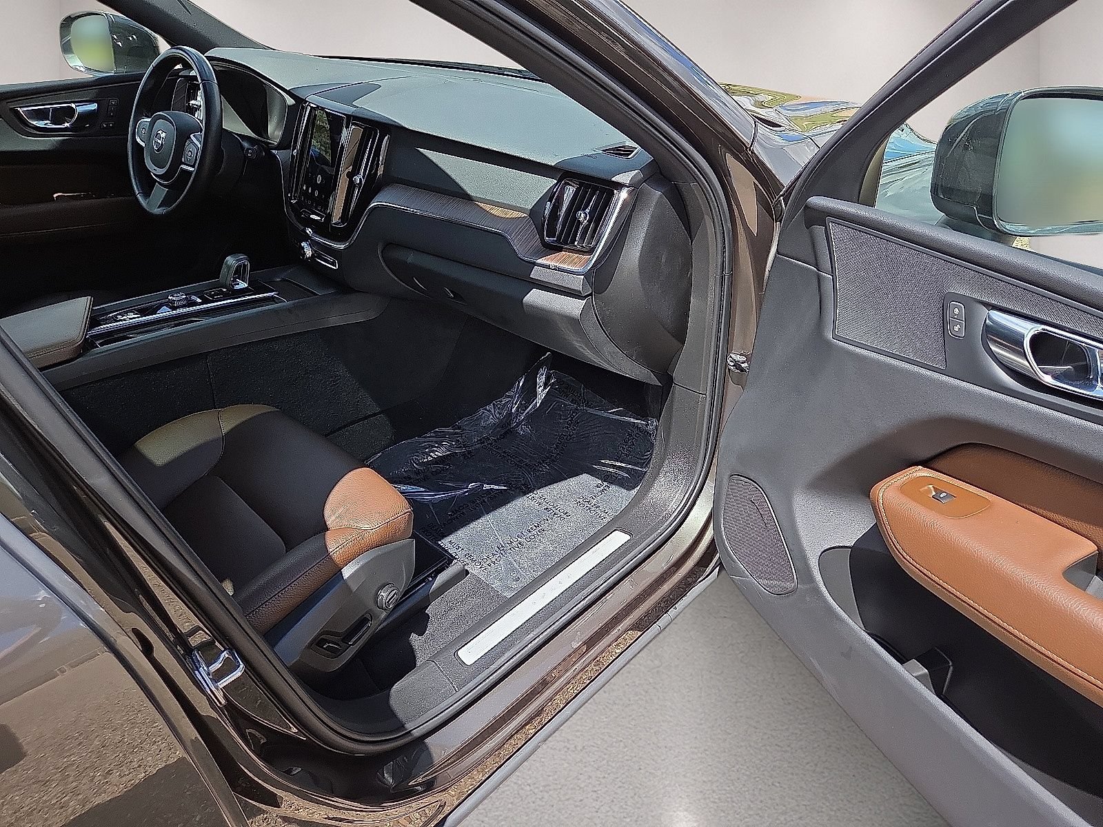 Used 2022 Volvo XC60 B5 Momentum AWD/4WD image 12