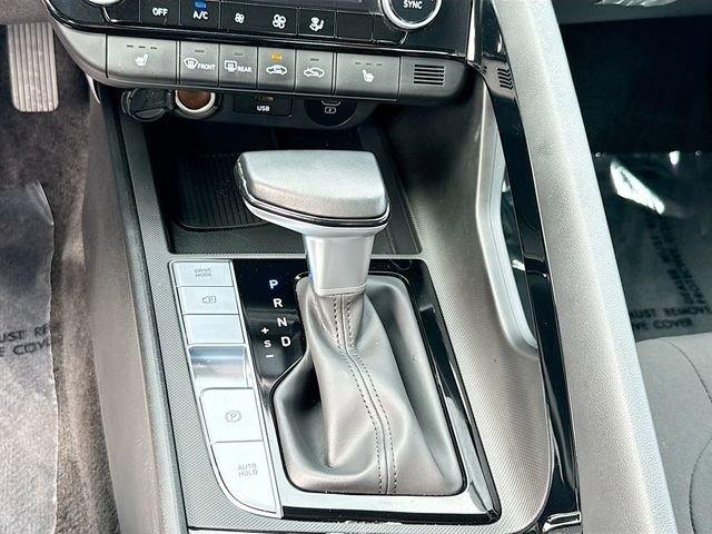 Certified 2025 Hyundai Elantra SEL image 17