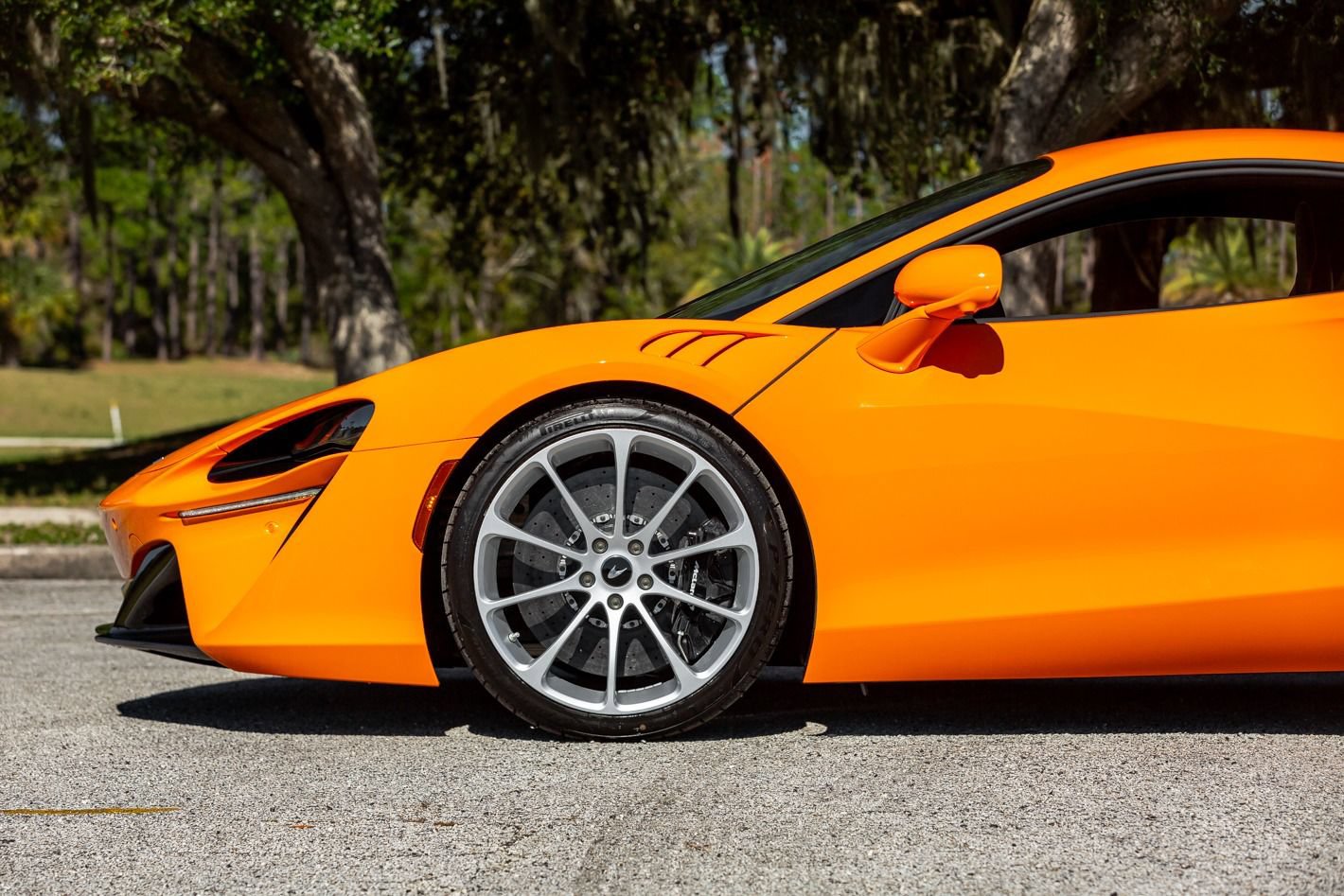 Used 2024 McLaren Artura RWD image 45