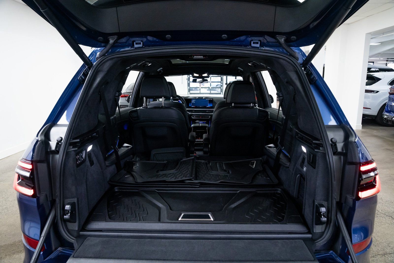 Used 2025 BMW ALPINA XB7 image 8