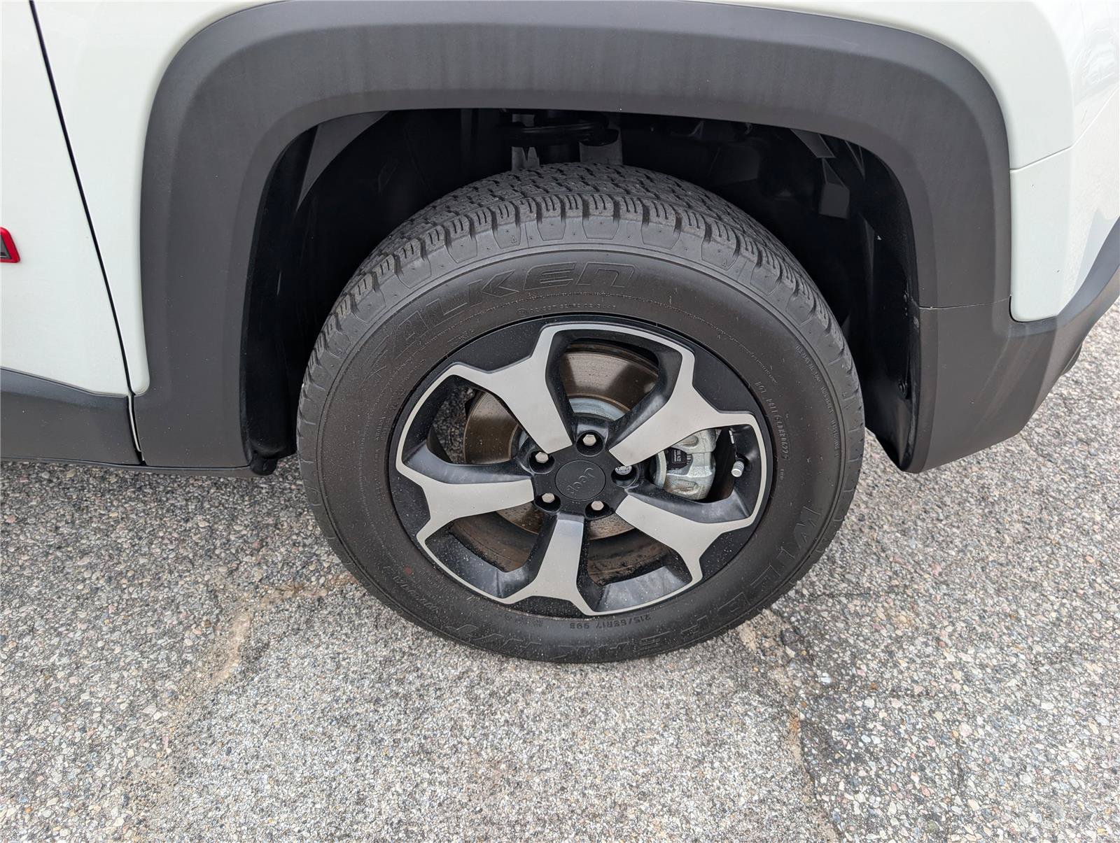 Used 2022 Jeep Renegade Trailhawk w/ Sun/Sound Group AWD/4WD image 9