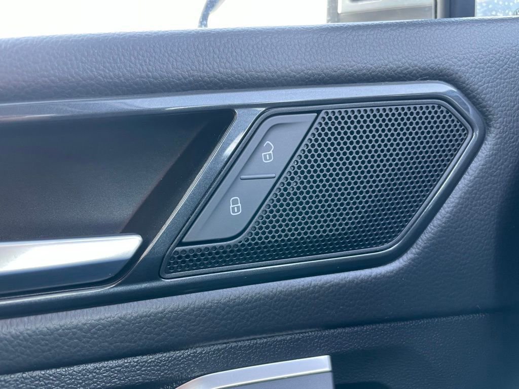 Used 2024 Volkswagen Tiguan SE image 25