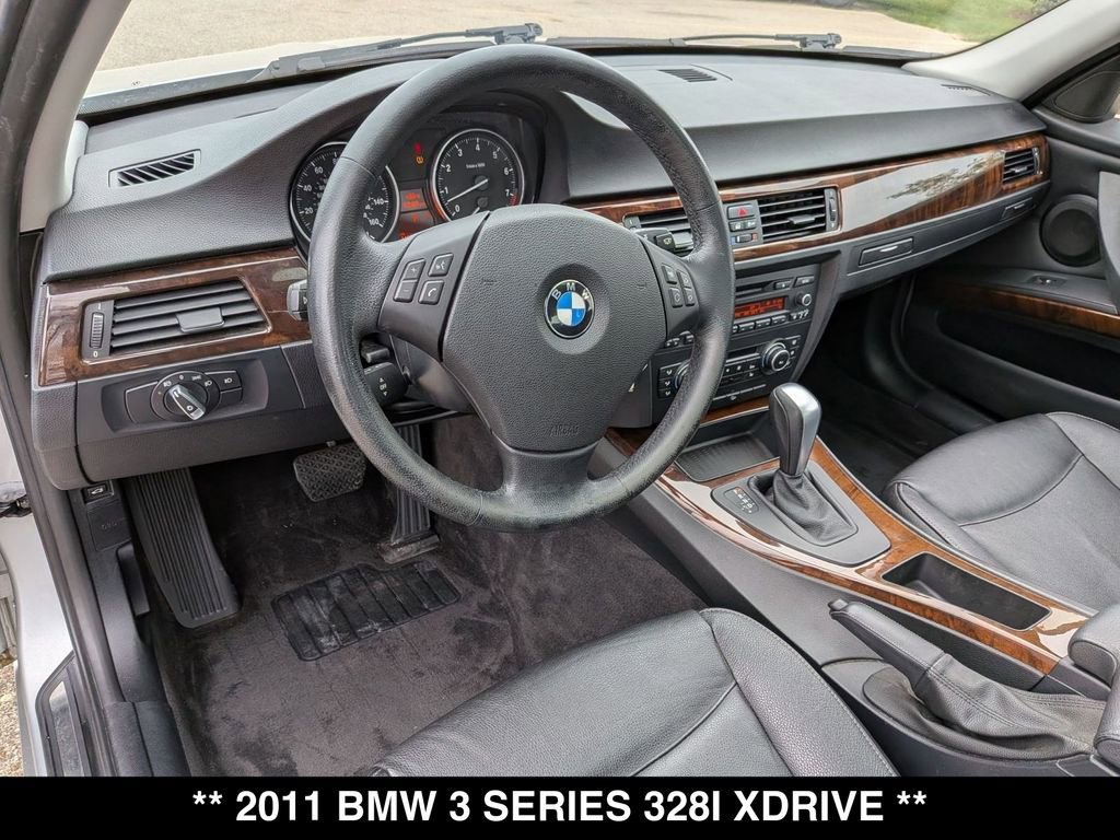 Used 2011 BMW 328i xDrive Sedan AWD/4WD image 2