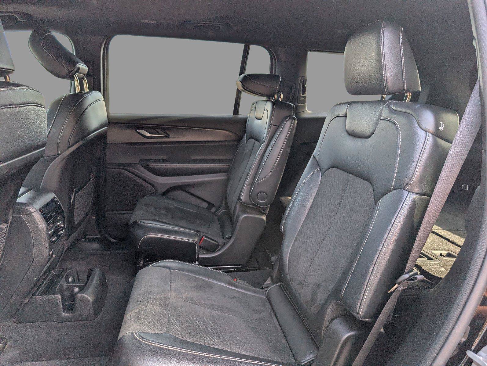 Used 2025 Jeep Grand Cherokee L Altitude RWD image 36