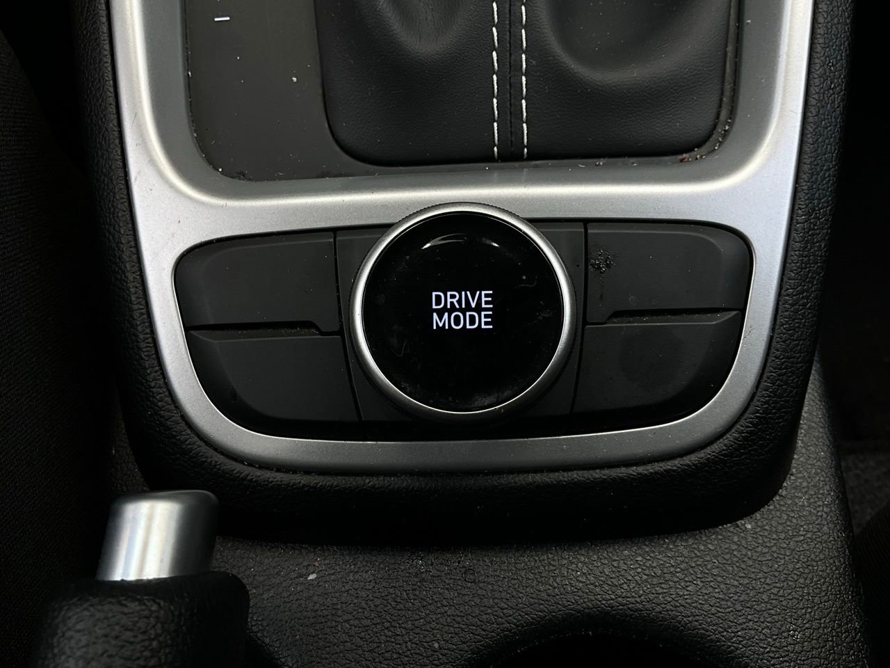 Used 2025 Hyundai Venue SEL image 23