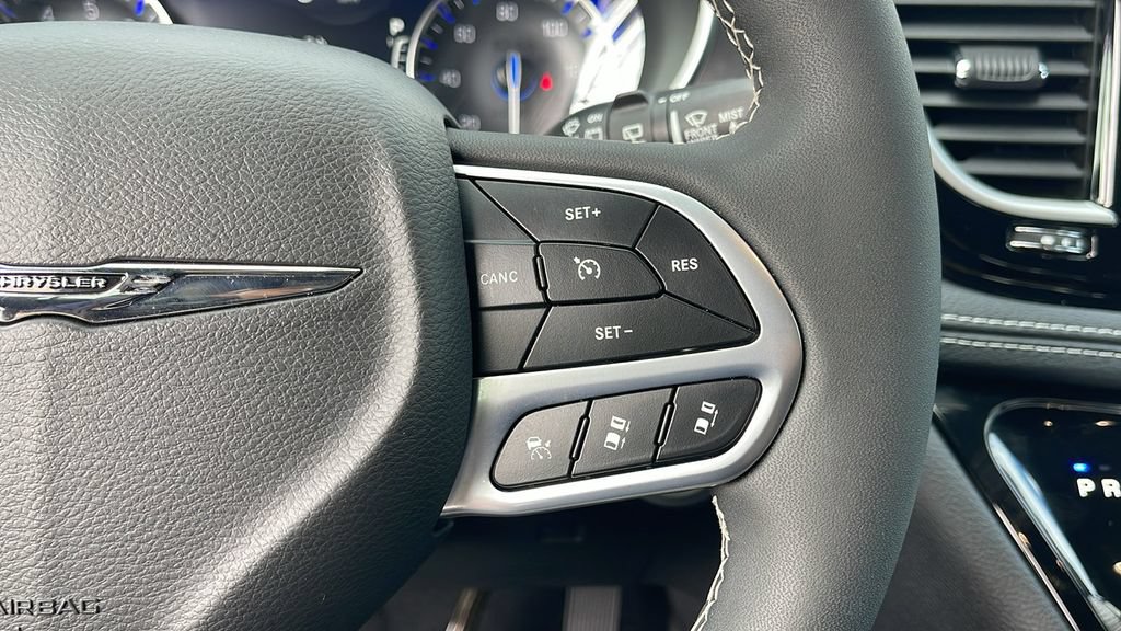 Used 2026 Chrysler Pacifica Select FWD image 23
