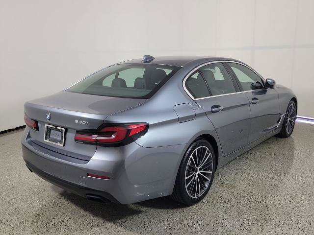Used 2021 BMW 530i w/ Premium Package RWD image 4